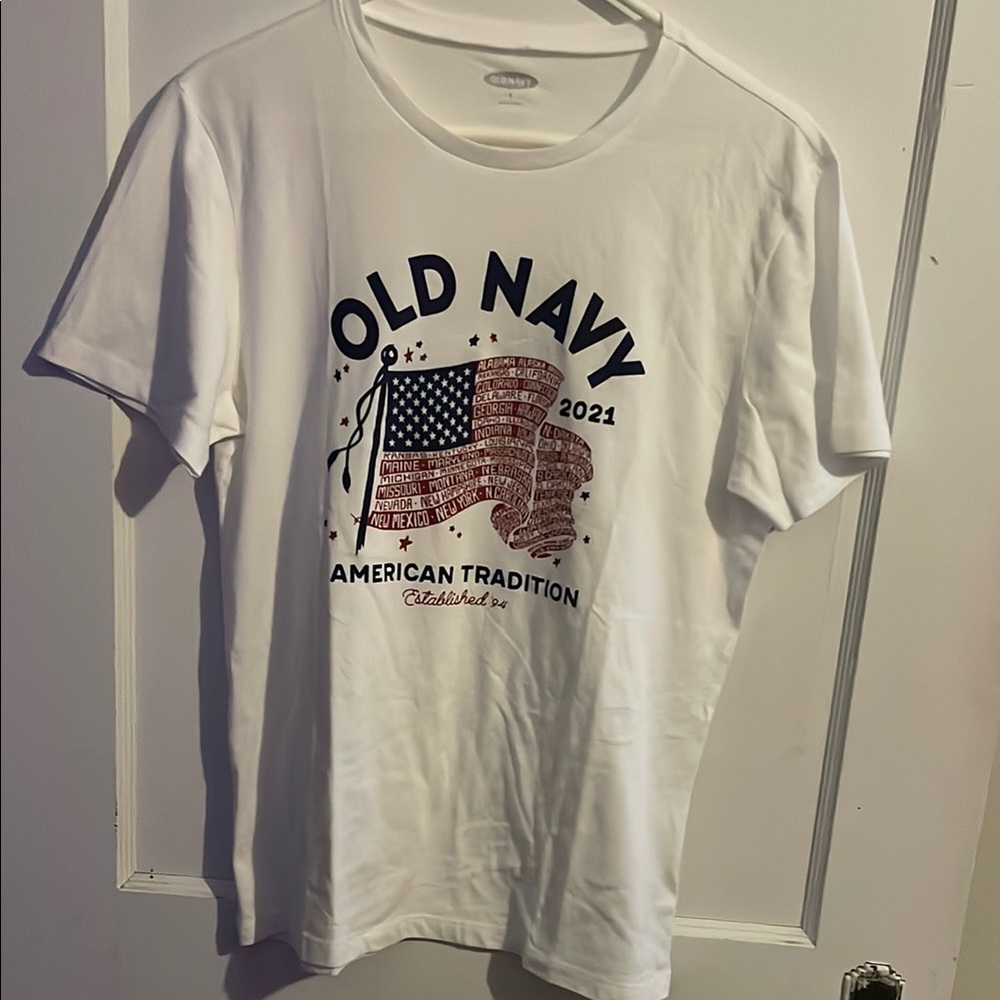 Old Navy White Short Sleeve Tee with Graphic Design